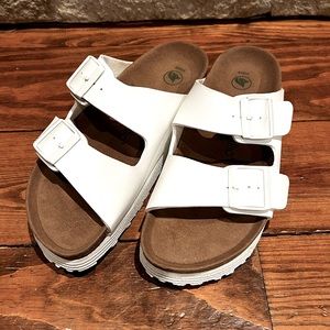 Birkenstock Arizona Platform Sandal in White Vegan Leather, size 38 EU/7.5 US